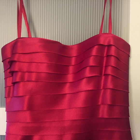 Stunning Red BCBG Laser Cut Tiered Dress NWOT - Picture 2 of 9